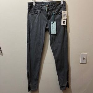 NWT! Agave Nectar slim fit jeans size 27! Brand New And Super Cute!!